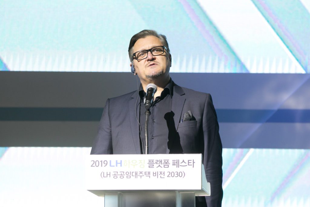 LH Housing Platform Festa